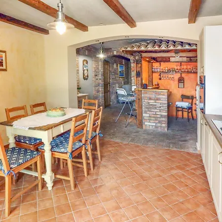 1 Bedroom Gorgeous In Lägenhet