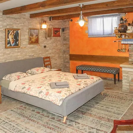 アパート 1 Bedroom Stunning In *