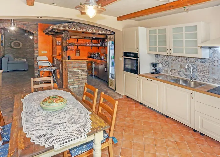 1 Bedroom Gorgeous In Lejlighed Sečovlje